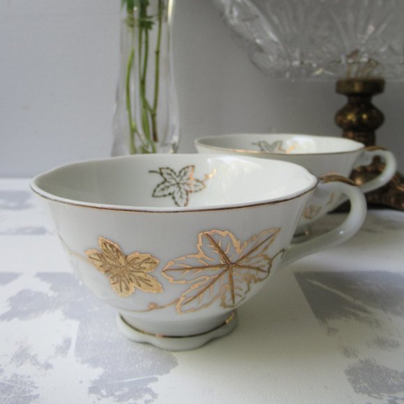 Fine Porcelain 2 Mugs "Golden Grape Leaf", Japan - Picture 4 of 11